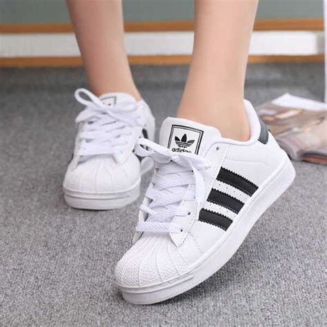 giày adidas nữ fake|cách xem Adidas shoes.